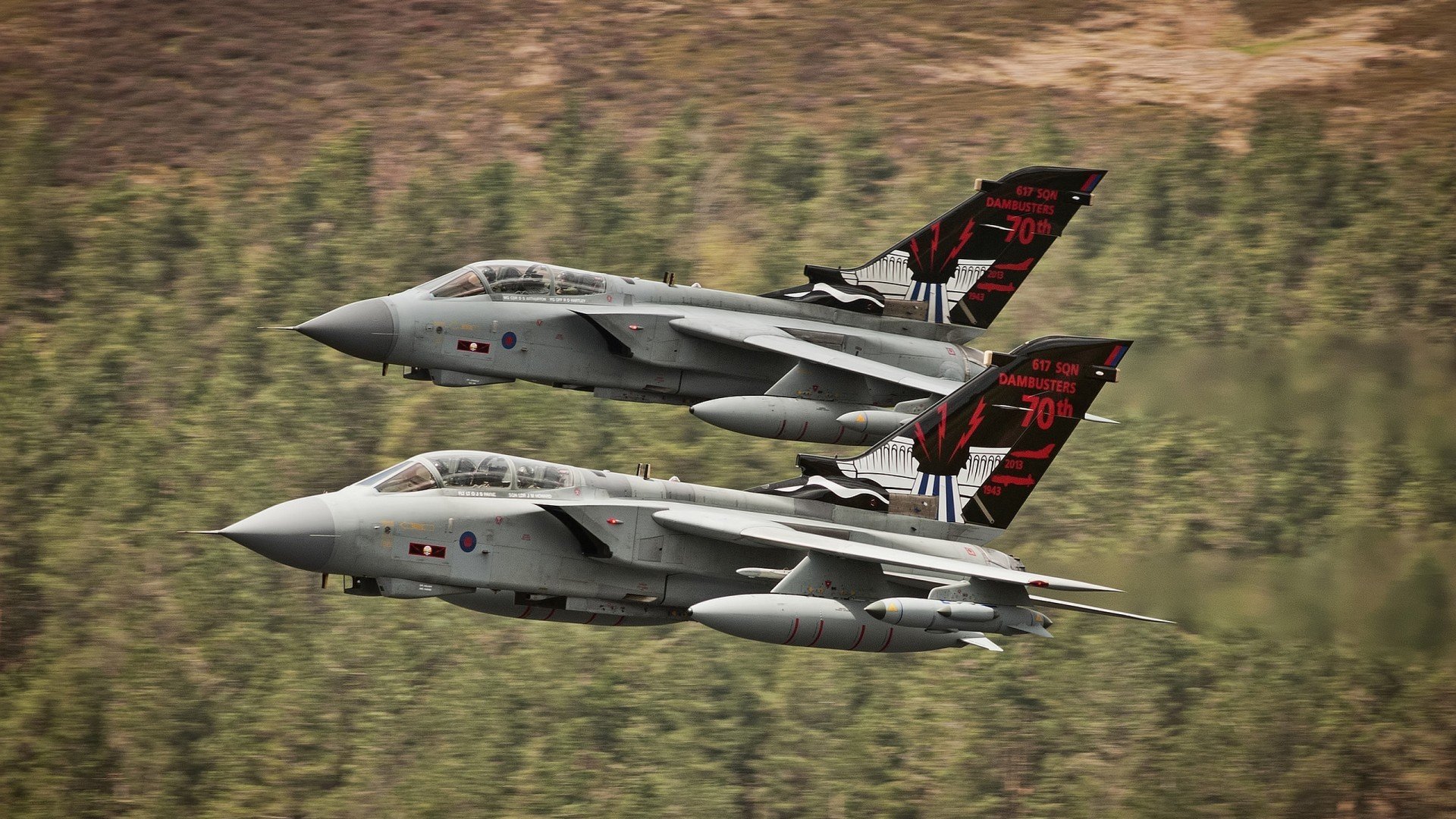 国足青年球员逐渐担当重任，表现出色，国足年轻人