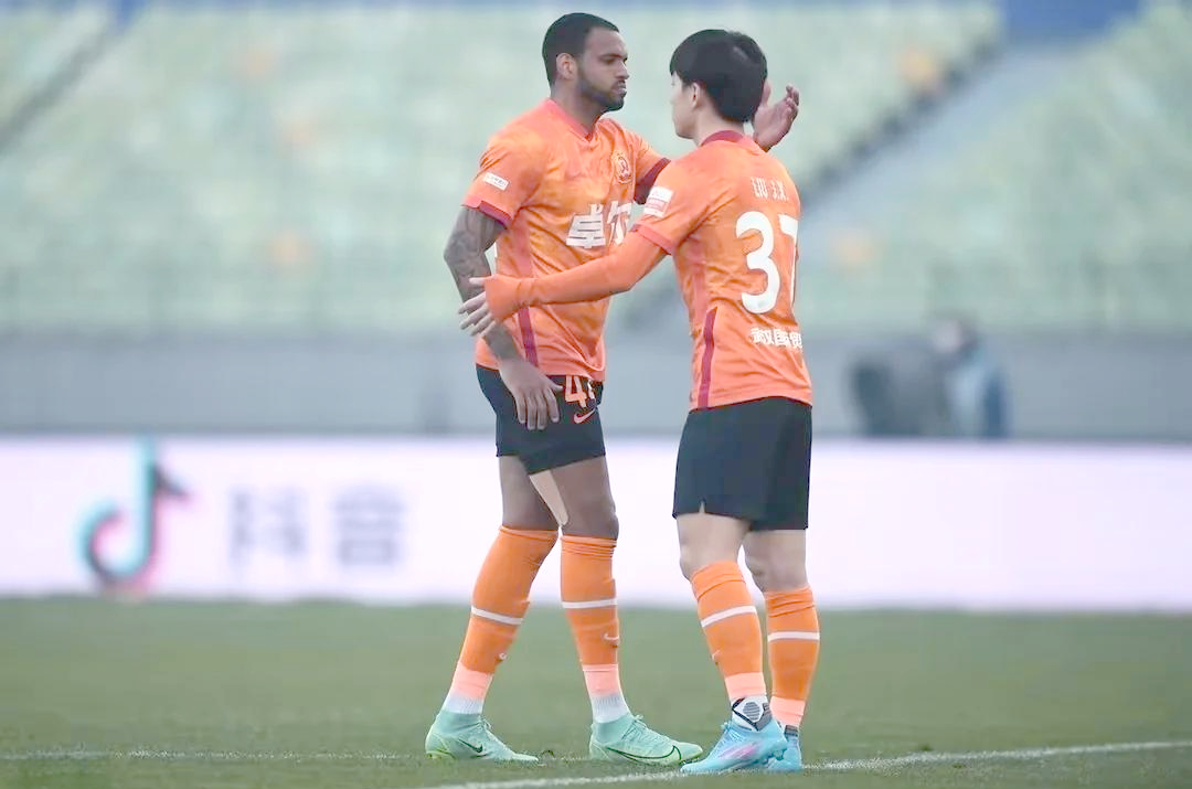 B体育平台:中超俱乐部引援策略：提升即战力与优化年龄结构的简单介绍