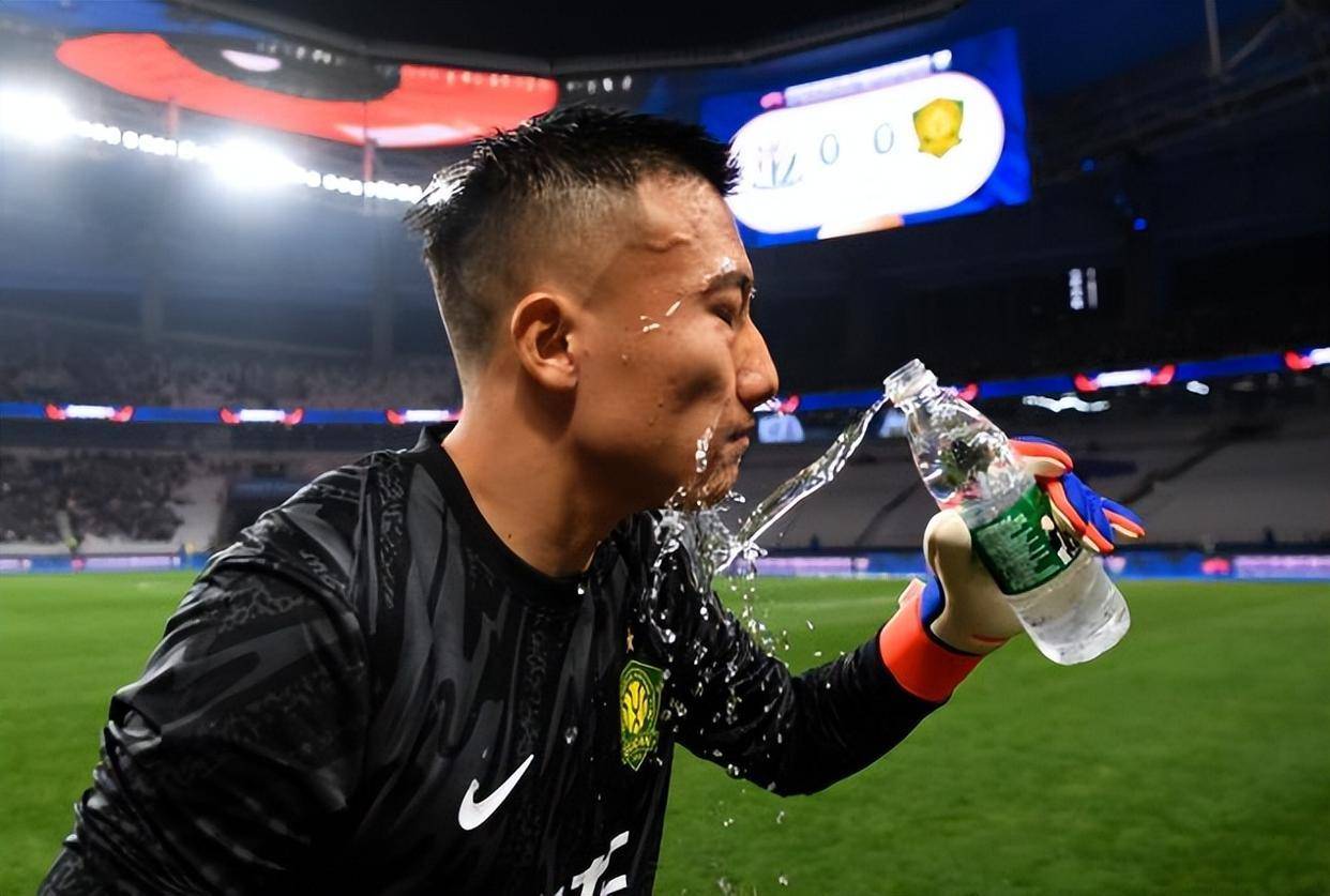 B体育平台:年轻门将韩佳奇：刻苦训练，提升技术水平的简单介绍