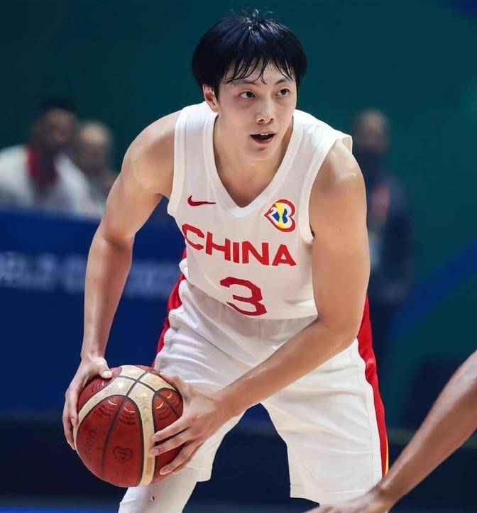 B体育官方网址：中国男篮：归化球员能否成为救星？