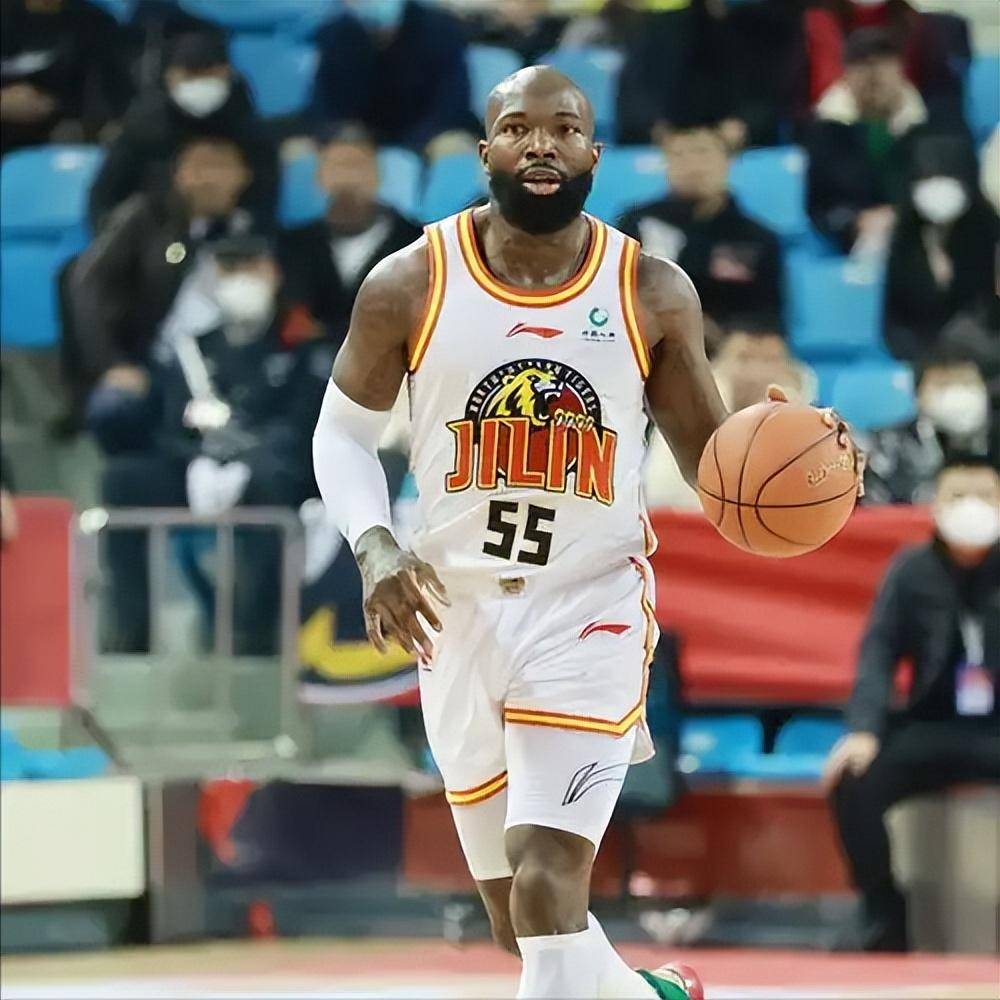 B体育官方网址：中国男篮：归化球员能否成为救星？