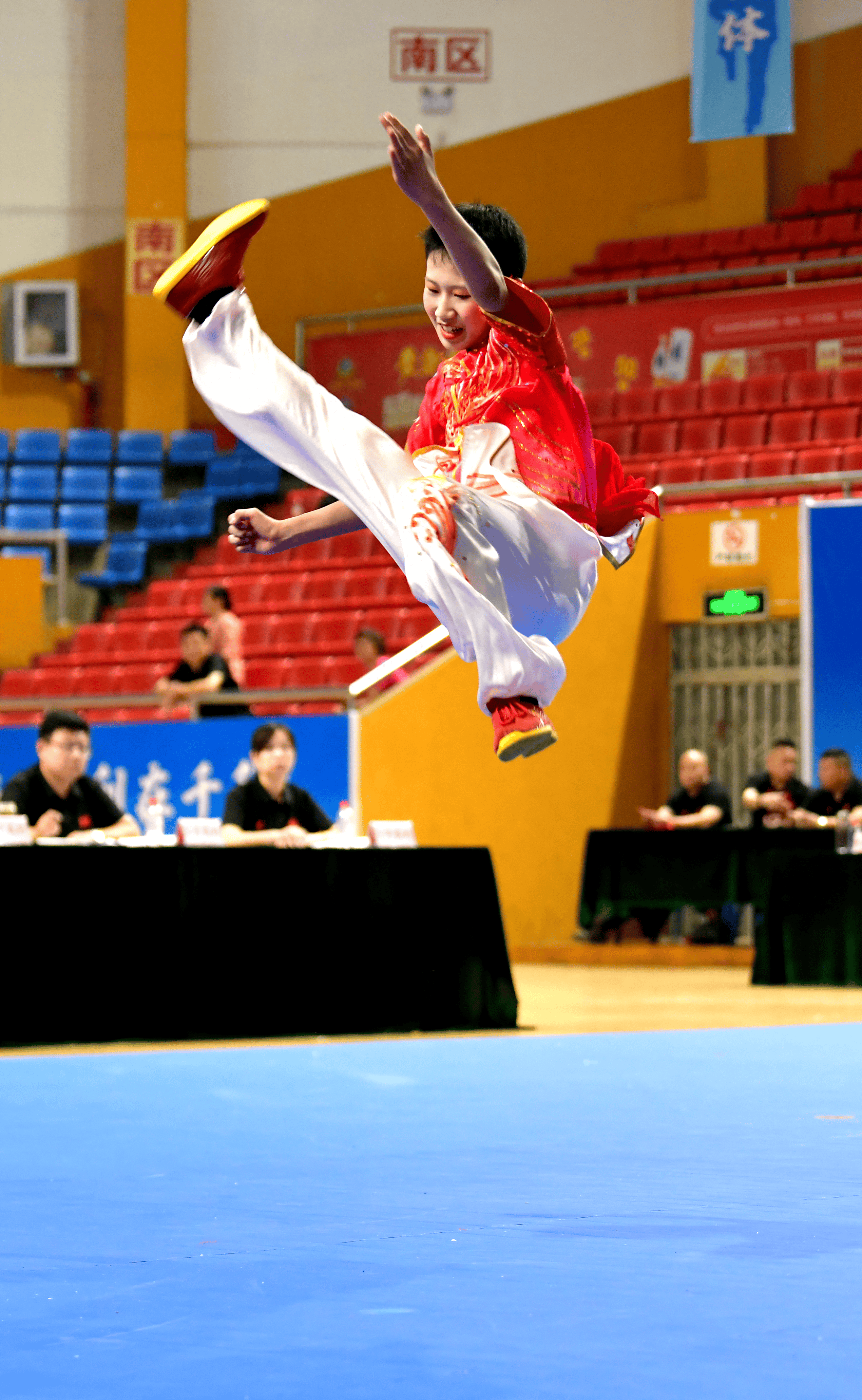 B体育:功夫与柔道的较量，东西方武术的碰撞的简单介绍