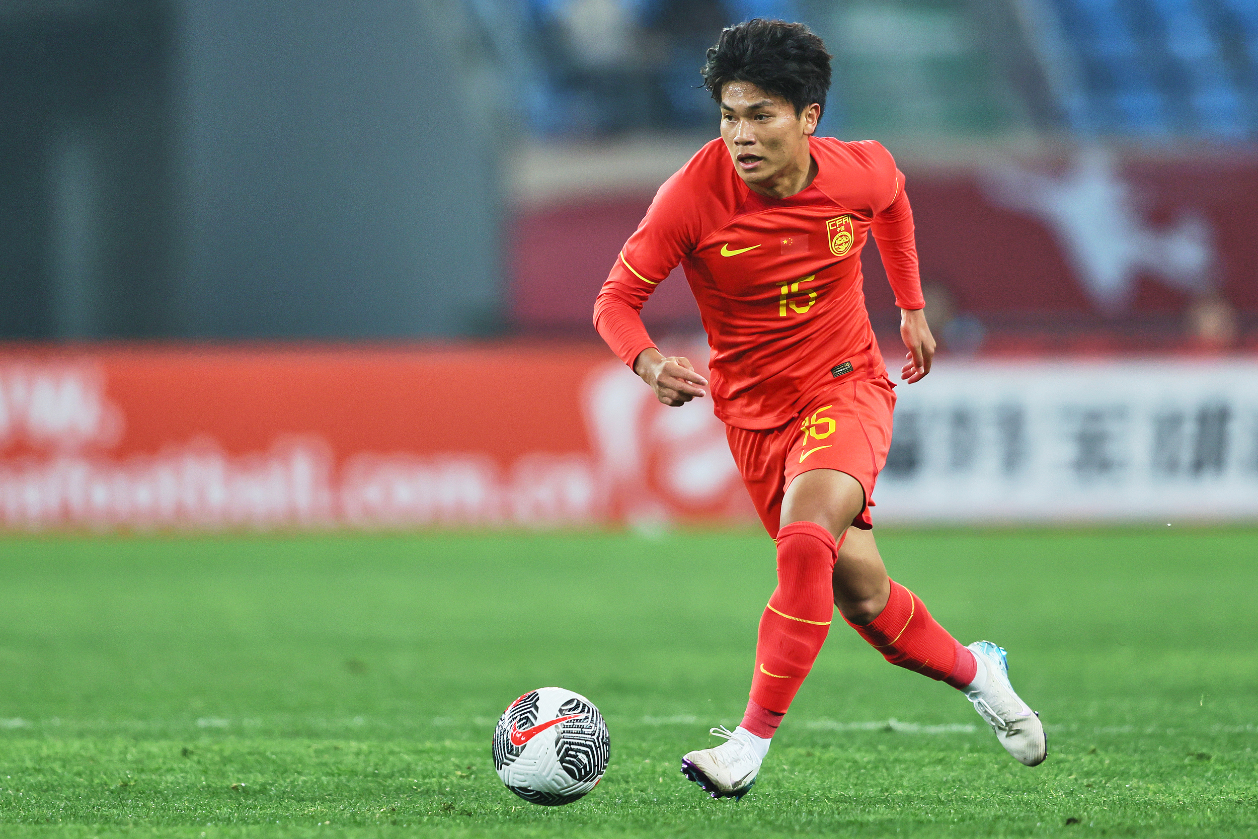 关于B体育平台:中超外援“逃离”中国，球迷：中超这是要变成“养老院”了吗？的信息