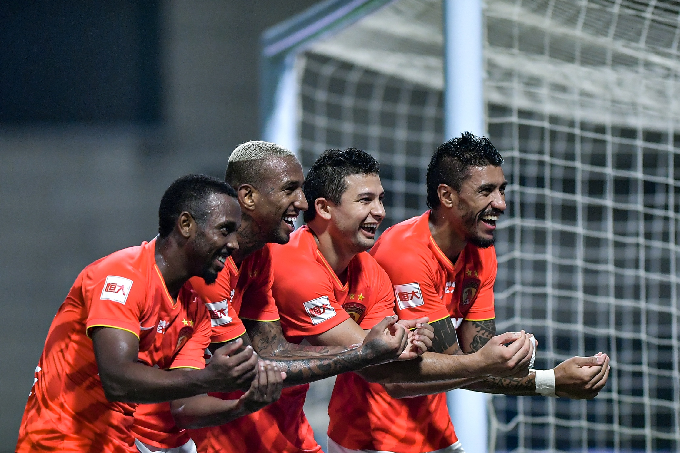 关于B体育平台:广州恒大队“全华班”成“笑话”,球迷:没“外援”,啥也不是!的信息 关于B体育平台:广州恒大队“全华班”成“笑话”,球迷:没“外援”,啥也不是!的信息